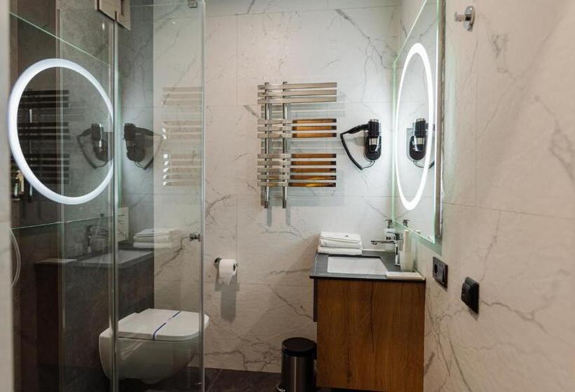 اتاق استاندارد, A