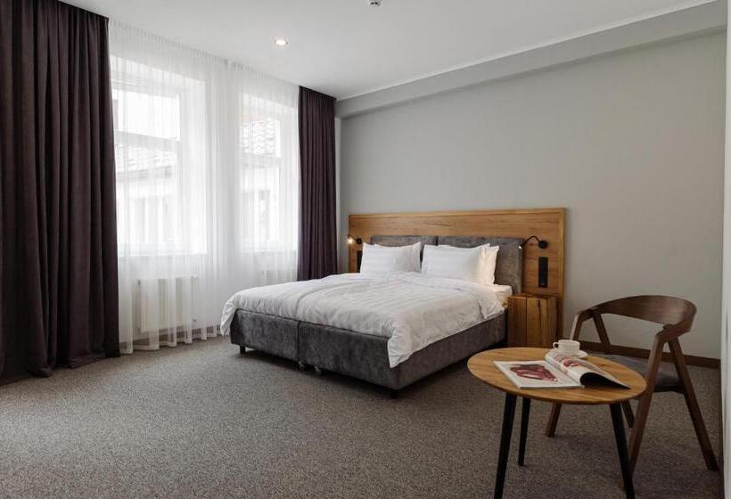 اتاق سوپریور, A