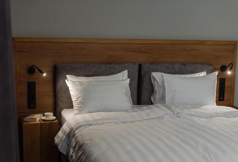 اتاق سوپریور, A