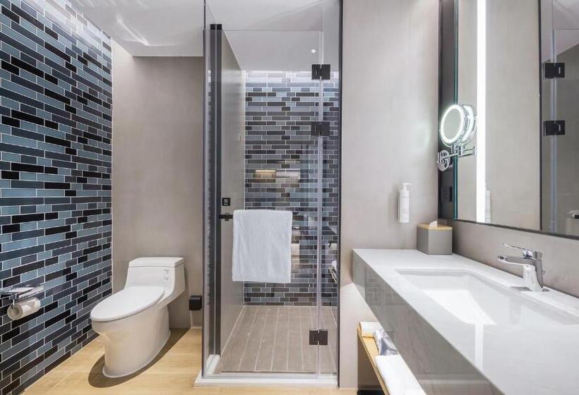 Superior room with lake view, Fairfield By Marriott Shenzhen Dameisha