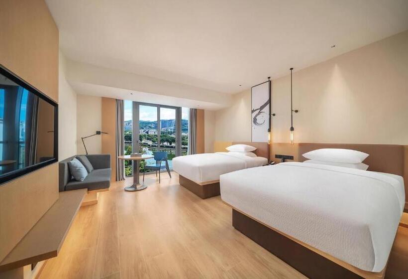 Superior room with lake view, Fairfield By Marriott Shenzhen Dameisha