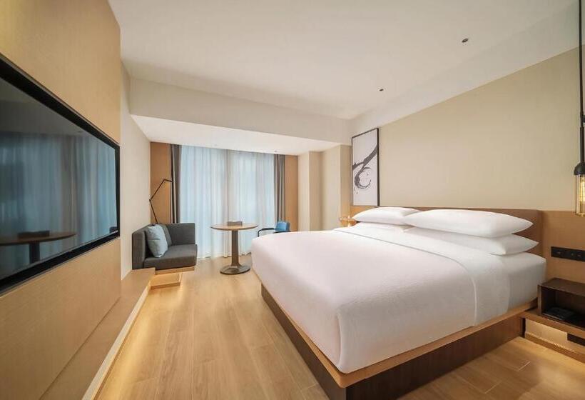 带大床的标准间, Fairfield By Marriott Shenzhen Dameisha