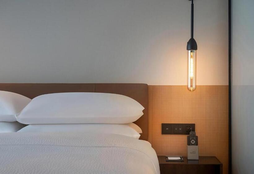 带大床的高级房间, Fairfield By Marriott Shenzhen Dameisha