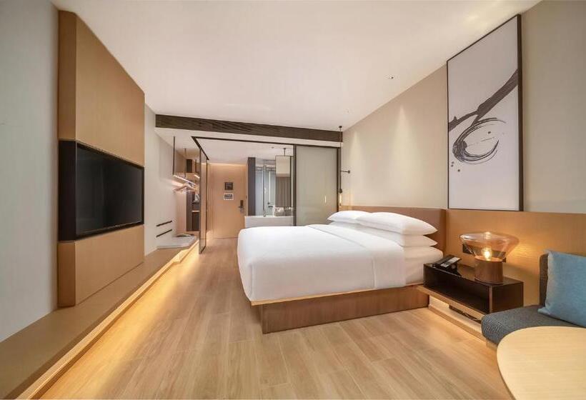 带大床的高级房间, Fairfield By Marriott Shenzhen Dameisha