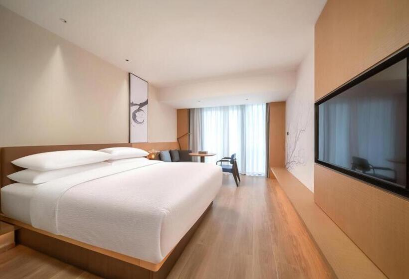 带大床的高级房间, Fairfield By Marriott Shenzhen Dameisha