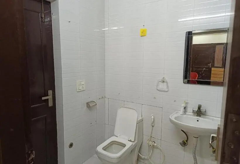 Premium Neljän Hengen Huone, Swas Tika Homes Near Wave City Center Noida