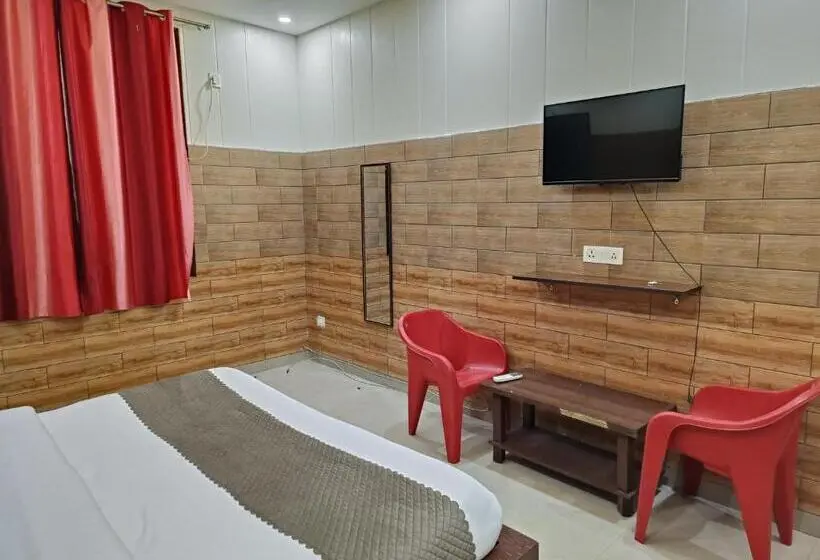 Premium Neljän Hengen Huone, Swas Tika Homes Near Wave City Center Noida