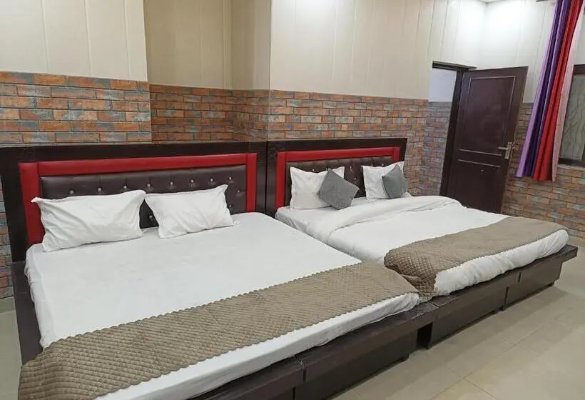 Premium Neljän Hengen Huone, Swas Tika Homes Near Wave City Center Noida