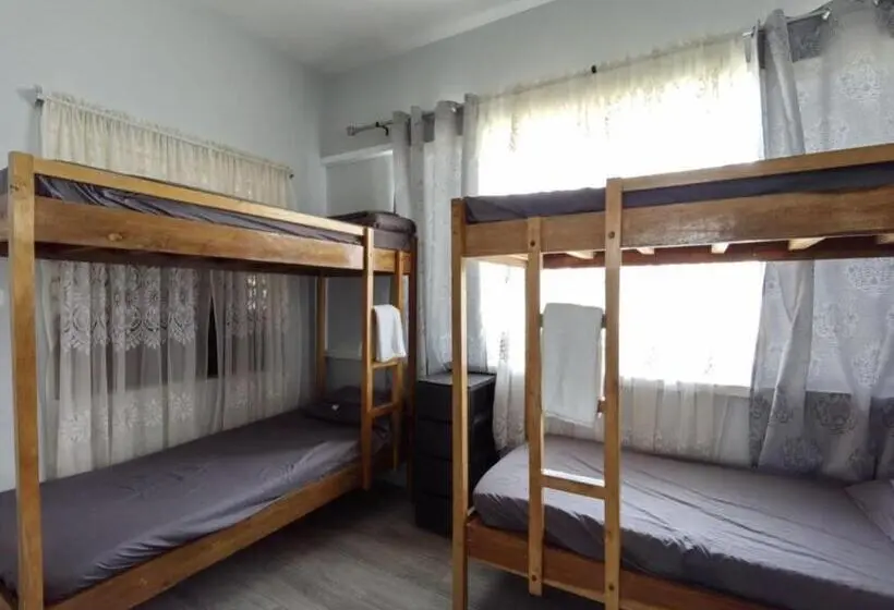 ツーベッドルーム　ヴィラ, Sea Breeze Beachfront Villa Cebu