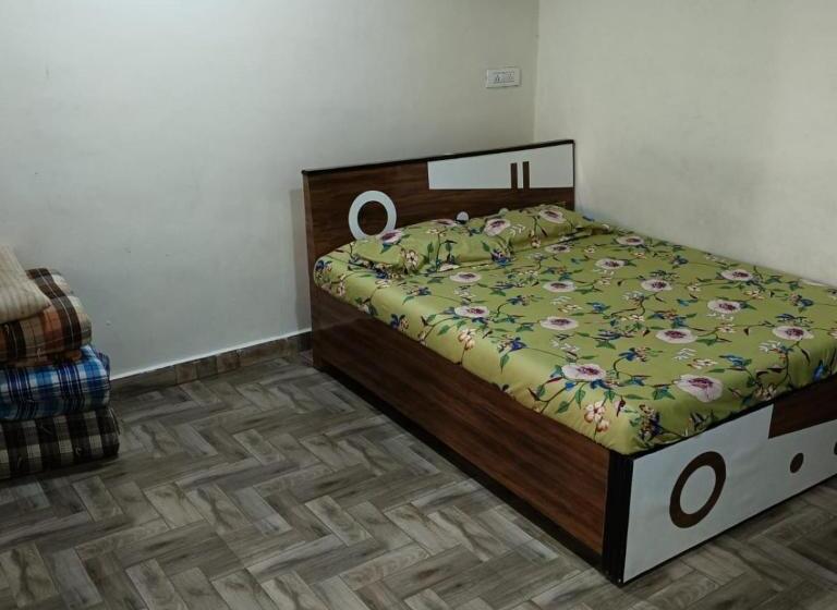 패밀리 룸, Vishranti Farm Neral