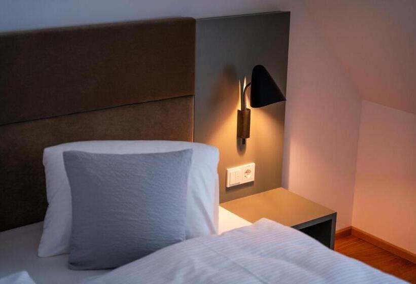 غرفة قياسية, Das Ursprung