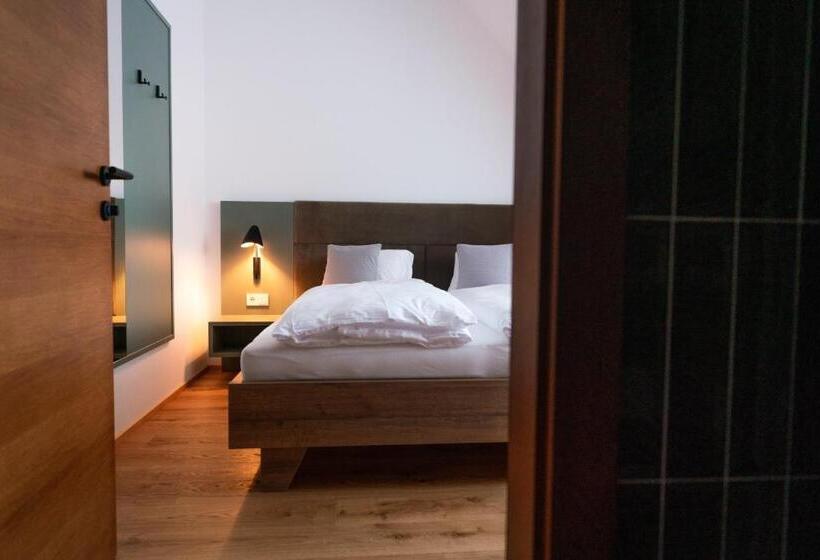 غرفة أساسية, Das Ursprung