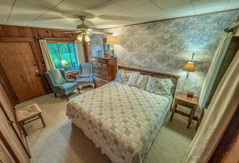 חדר סטנדרט עם מיטת קינג, Hemlock Inn