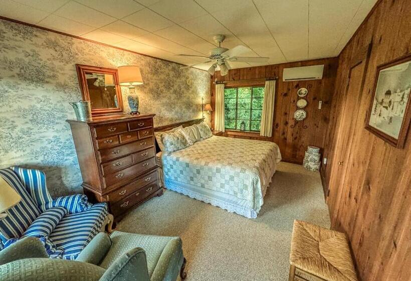 חדר סטנדרט עם מיטת קינג, Hemlock Inn