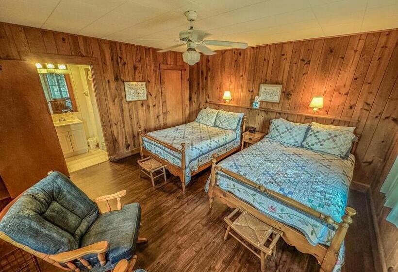 Номер Стандарт, Hemlock Inn