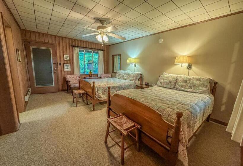 Номер Deluxe с Балконом, Hemlock Inn