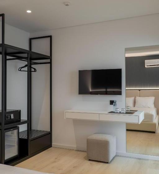 غرفة قياسية مطلّة علي البحر, Arrei