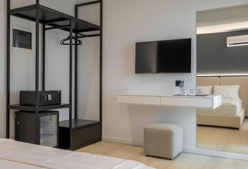 غرفة قياسية مطلّة علي البحر, Arrei