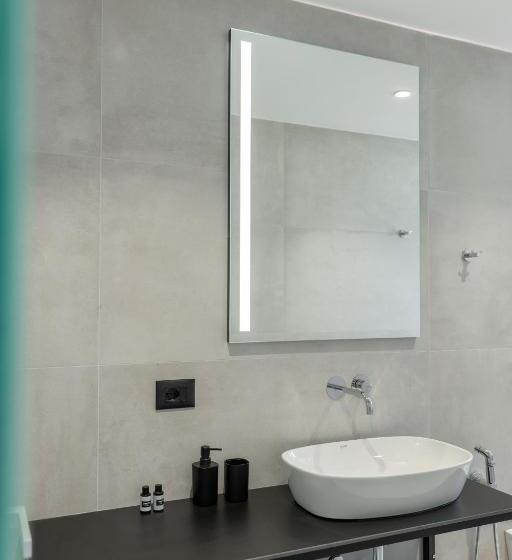 غرفة قياسية ثلاثية ذات إطلالة جانبية على البحر, Arrei