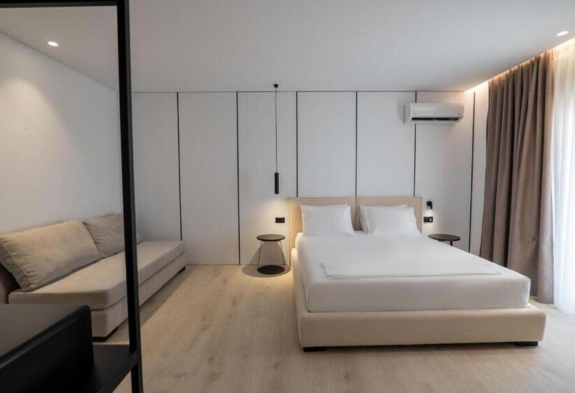 غرفة قياسية ثلاثية ذات إطلالة جانبية على البحر, Arrei