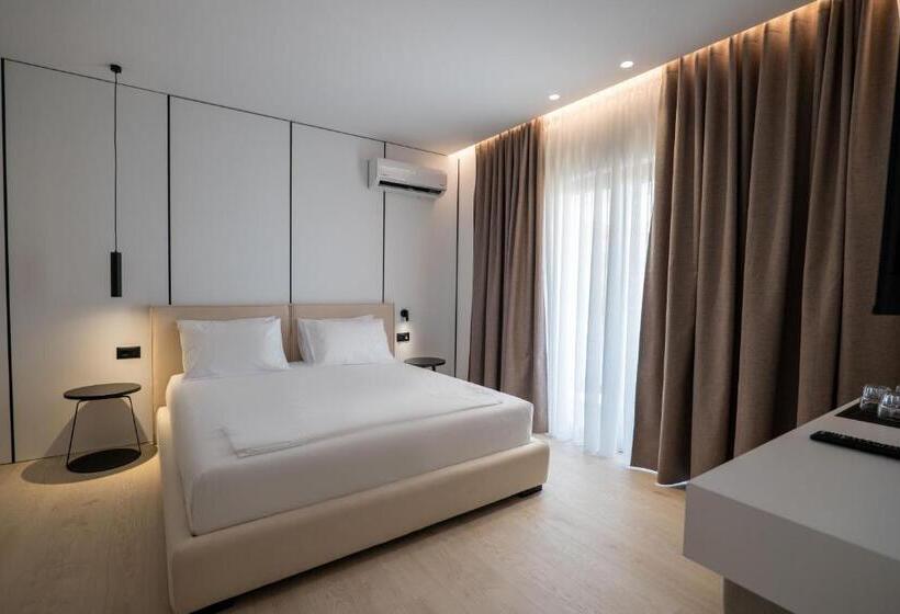 غرفة قياسية ثلاثية ذات إطلالة جانبية على البحر, Arrei