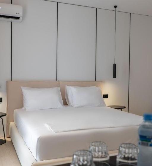 غرفة قياسية ثلاثية ذات إطلالة جانبية على البحر, Arrei