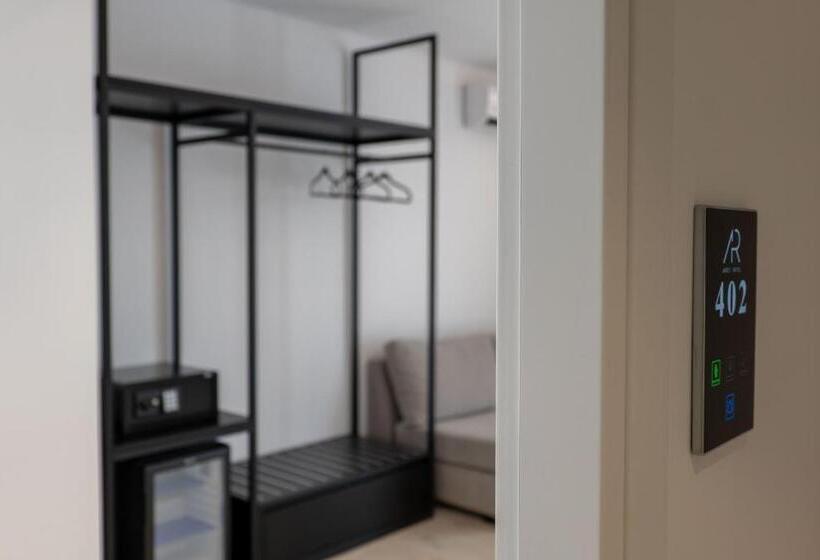 جناح مطلّ علي البحر, Arrei