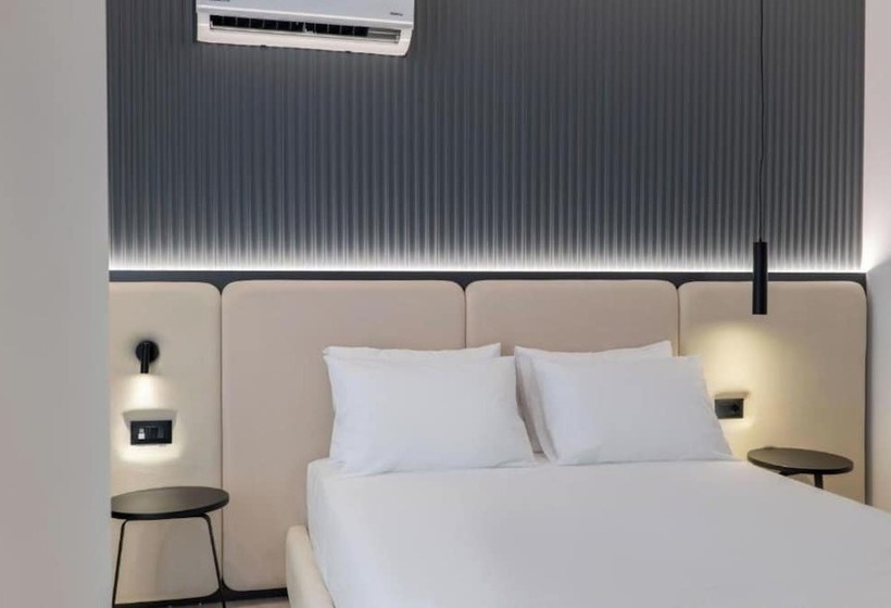 غرفة قياسية مطلّة علي البحر, Arrei