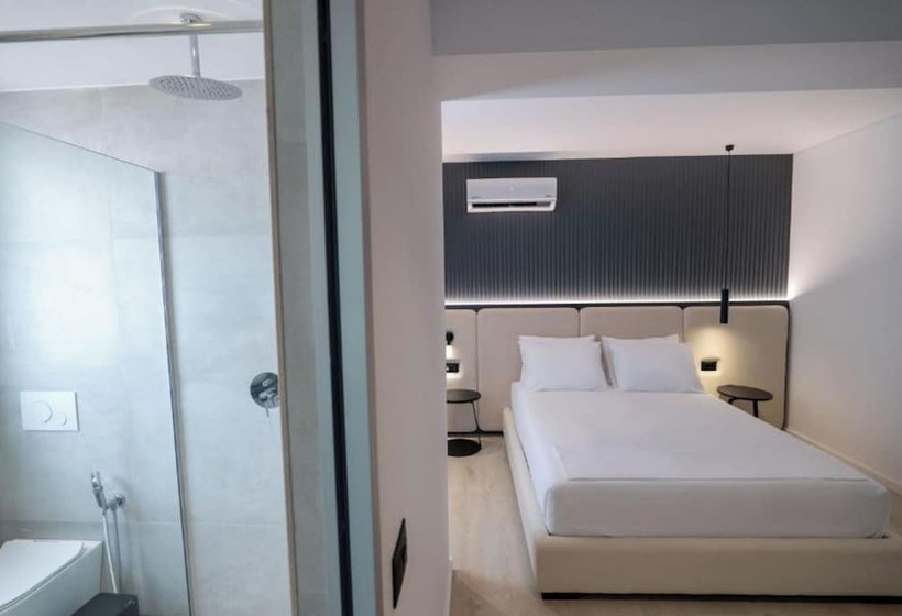 غرفة قياسية مطلّة علي البحر, Arrei