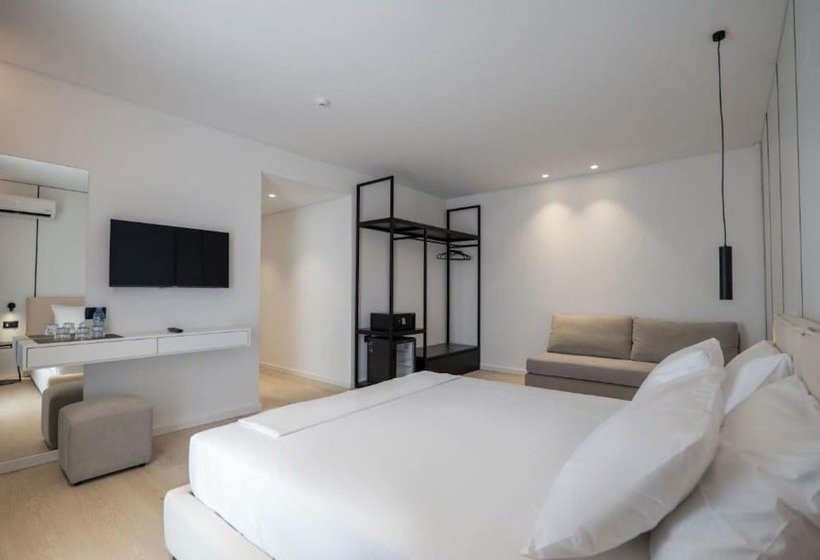 غرفة قياسية ثلاثية ذات إطلالة جانبية على البحر, Arrei