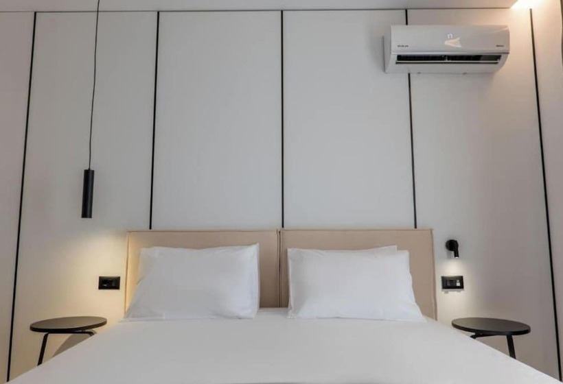 غرفة قياسية ثلاثية ذات إطلالة جانبية على البحر, Arrei