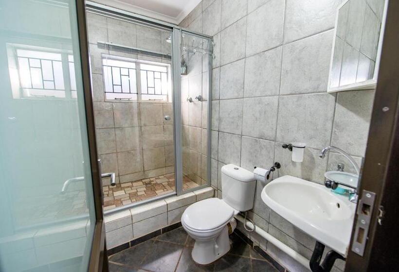 ファミリールーム, Interlude Guest House