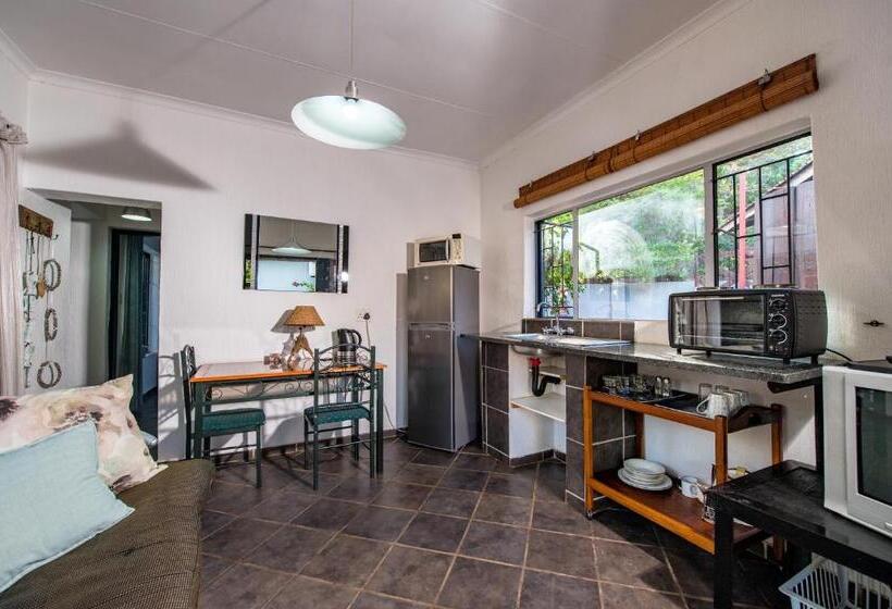 ファミリールーム, Interlude Guest House