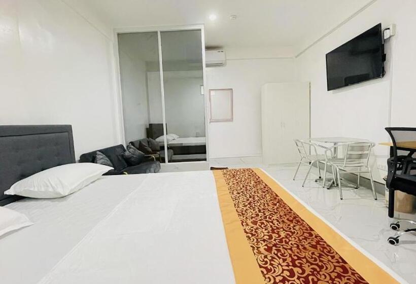 מיטת קינג בסוויטה, Legends Hotel Lemery Batangas