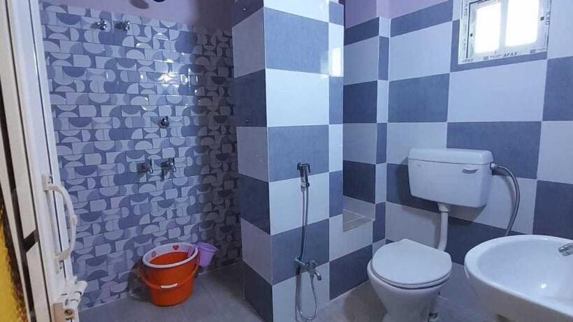 Трехместный Номер Классика, Oyo Hotel Sanjiban