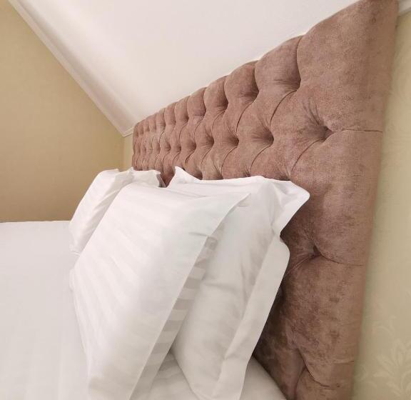 جناح مزوَّد بشرفة, Kavaler Inn