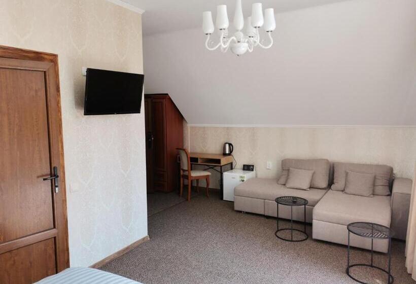 جناح مزوَّد بشرفة, Kavaler Inn