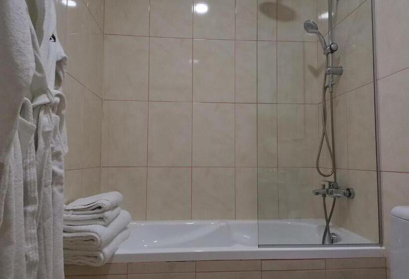 جناح مزوَّد بشرفة, Kavaler Inn