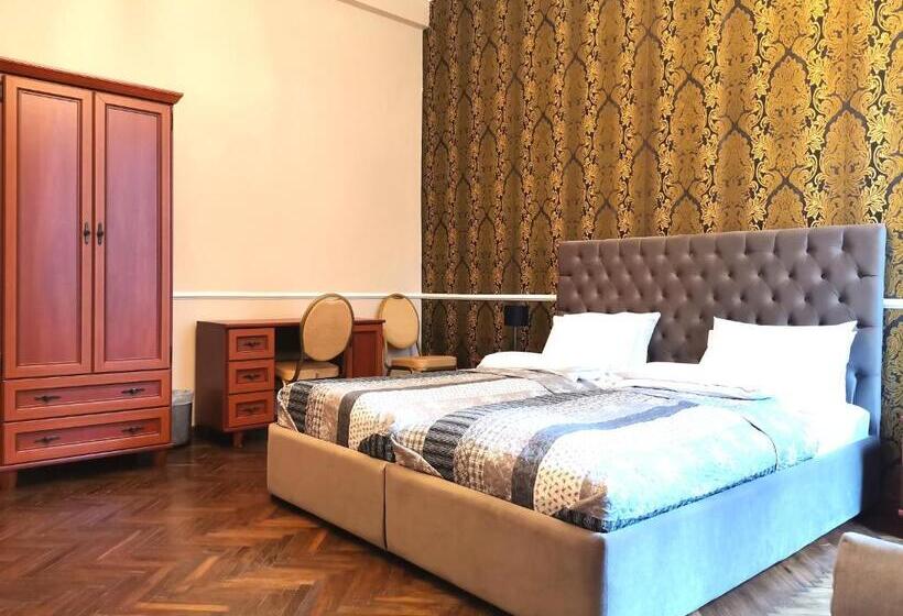 جناح, Kavaler Inn