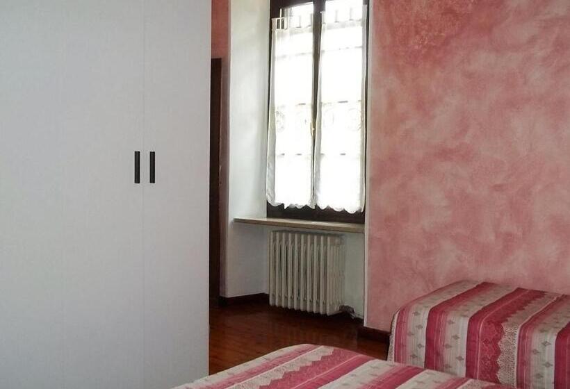 غرفة قياسية رباعية, B&b Dei Laghi