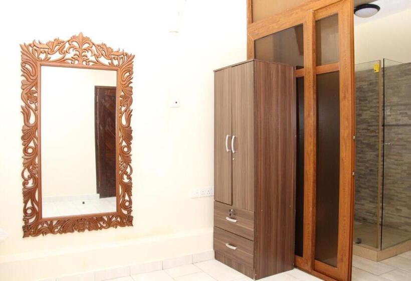 اتاق لوکس با بالکن و چشم‌انداز دریا, Golden Beach Resort A051