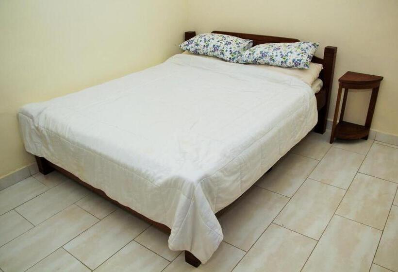 اتاق لوکس با بالکن و چشم‌انداز دریا, Golden Beach Resort A051