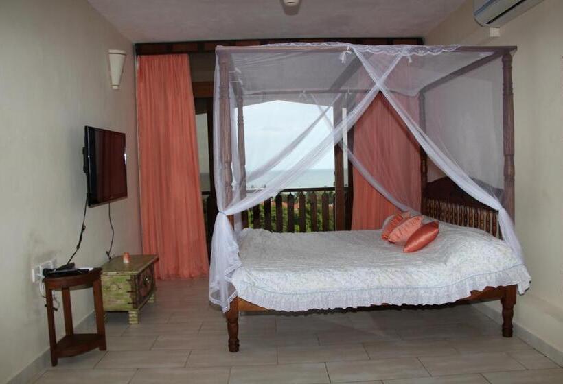 اتاق لوکس با بالکن و چشم‌انداز دریا, Golden Beach Resort A051