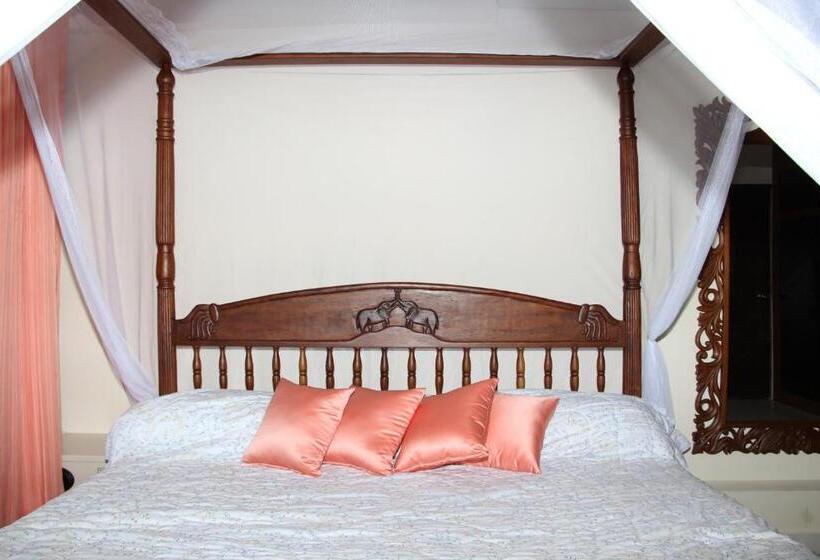 اتاق لوکس با بالکن و چشم‌انداز دریا, Golden Beach Resort A051