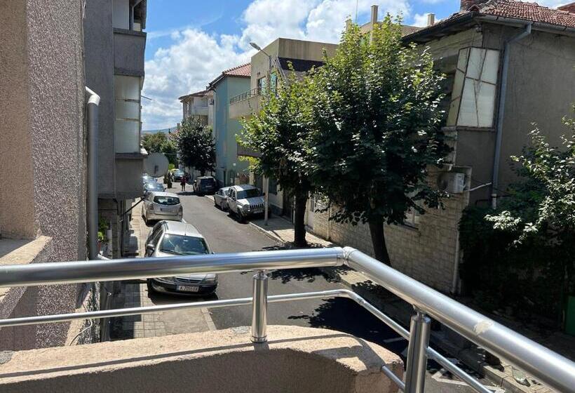 شقة غرفتين نوم مزودة بتراس, морски полъх