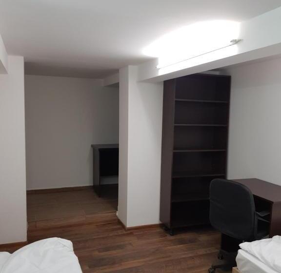 اتاق استاندارد با سرویس بهداشتی مشترک, Casa Adiță