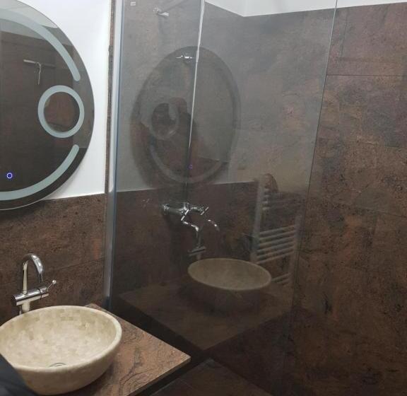 آپارتمان 1 خوابه همکف, Casa Adiță