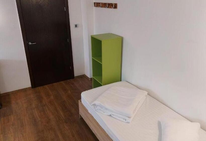 اتاق خانوادگی با سرویس بهداشتی مشترک, Casa Adiță