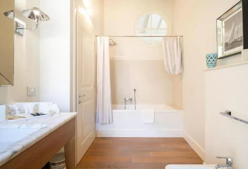 ジュニアスイート, Suite In Dimora Storica Empoli Centro Hall 5 Stelle