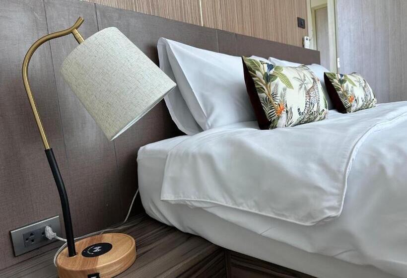 חדר סטנדרט עם מרפסת, The Viva Patong